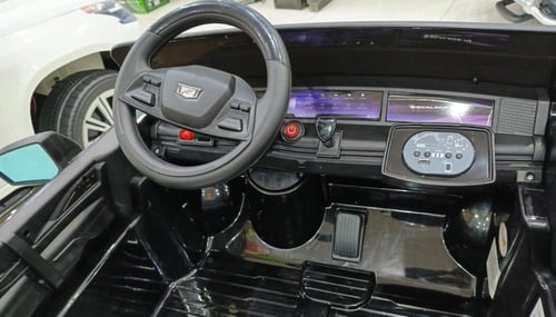 سيارة اطفال كاديلاك كبيرة