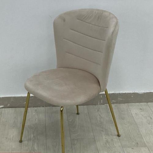 كرسي مفرد بقاعدة ذهبي