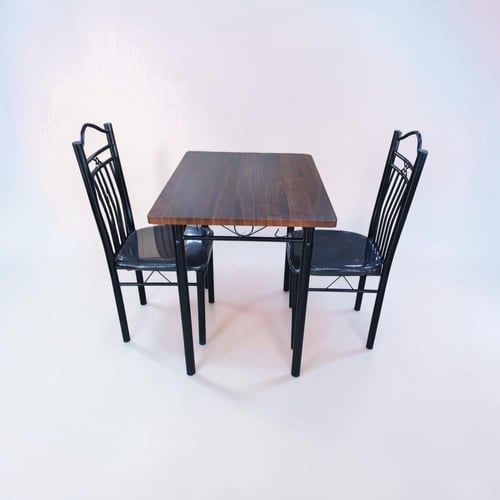 طاولة خشب مع 2 كرسي