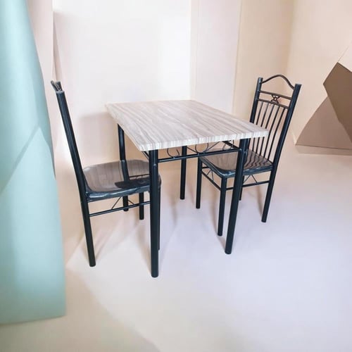 طاولة خشب مع 2 كرسي