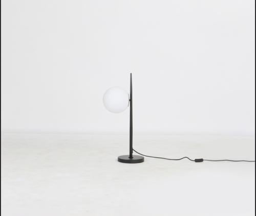 مصباح لون ابيض