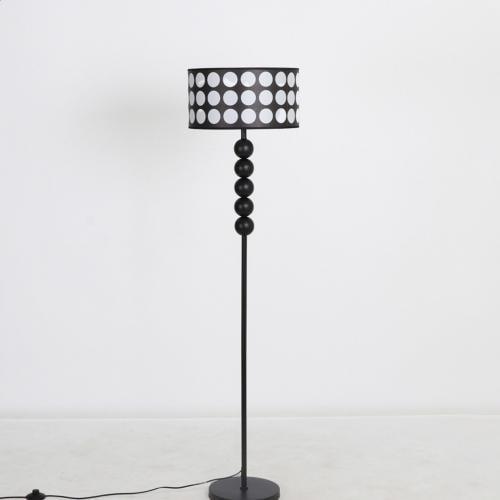 مصباح ارضي اسود