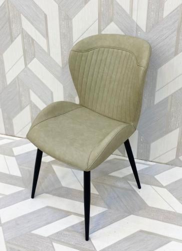 كرسي جلد بيج فاتح