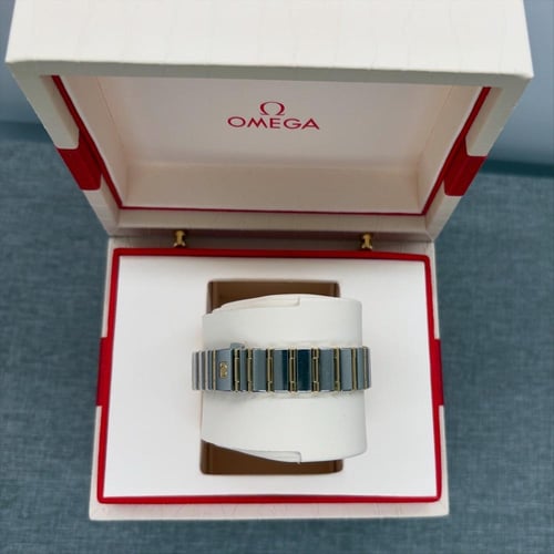 اوميغا نسائي طوق الماس مينا صدف