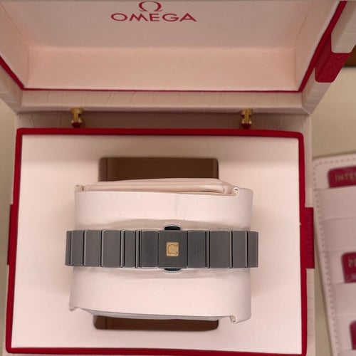 ساعة اوميغا نسائي مينا صدف طوق الماس