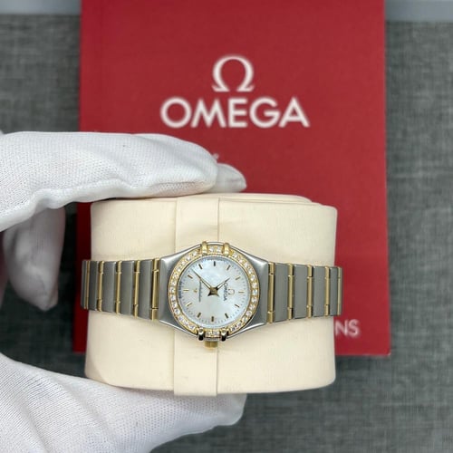 اوميغا نسائي طوق الماس مينا صدف