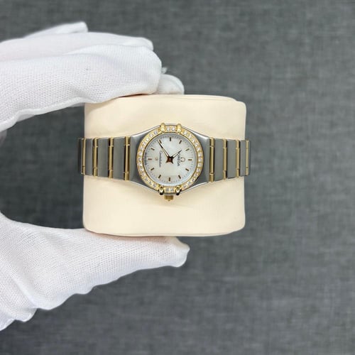 اوميغا نسائي طوق الماس مينا صدف