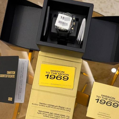 ساعة Swatch x OMEGA Mission to the Moon 1969 الإصدار المحدود #285047818