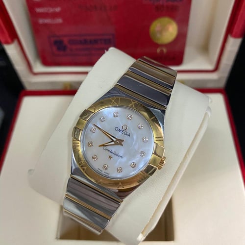 ساعة اوميغا نسائي صدف والماس مقاس وسط 27mm