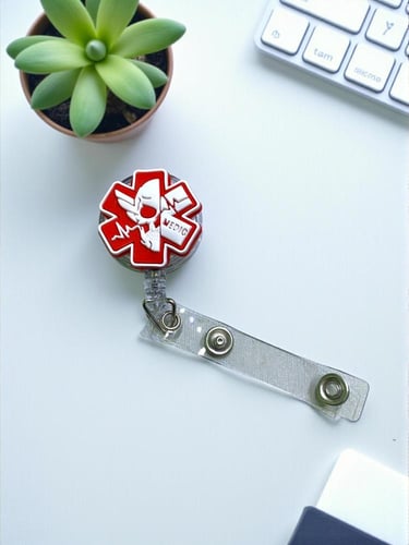 حامل بطاقة مع شعار مجسم ميدك