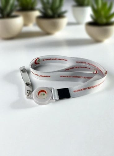 حامل بطاقة الهلال الاحمر السعودي علاق