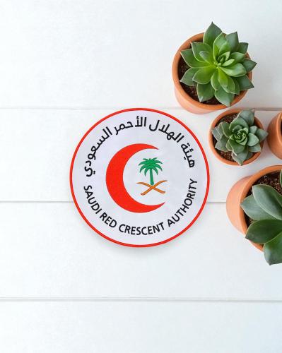 شعار الهلال الأحمر عاكس للنور 8 سم