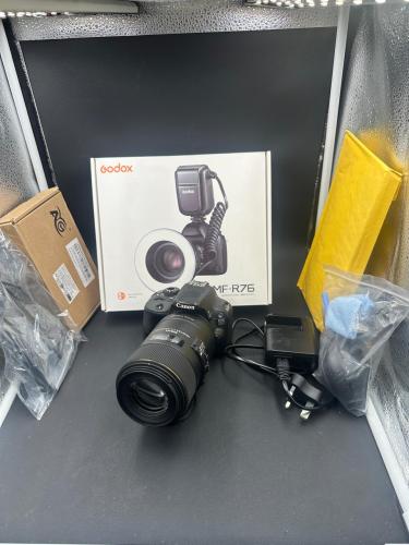 كاميرا كانون D100 مع عدسة ماكرو واضاءة