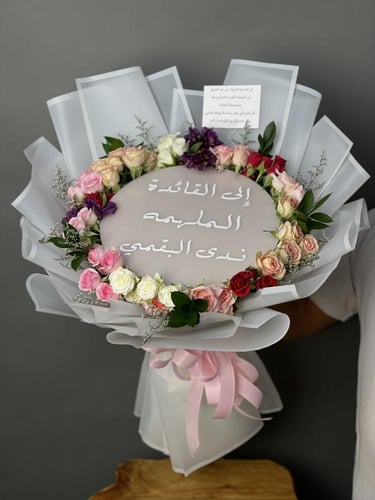 اسطورة الباقات لوح اكرلك للعبارة مع ورد طبيعي غاية...