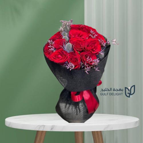 A bouquet of natural elegant Jouri roses with black burlap wrapping