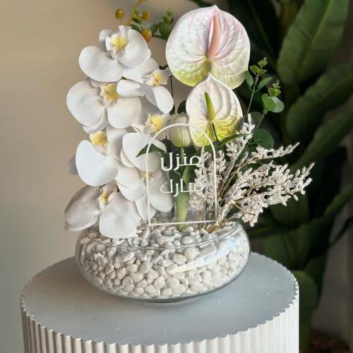 فازة ورد صناعي مع تغريسة حسب المناسبة