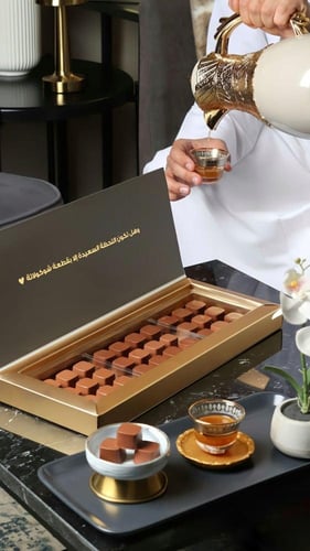 تشوكلت ديفو وباقة ورد