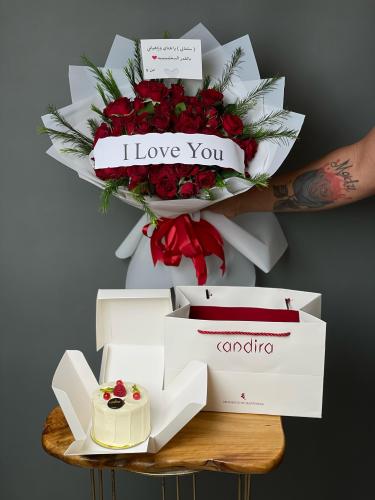 باقة ورد وكيكة تنسيق انيق