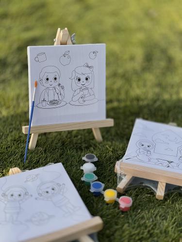 لوح تلوين + ألوان (عشوائي)