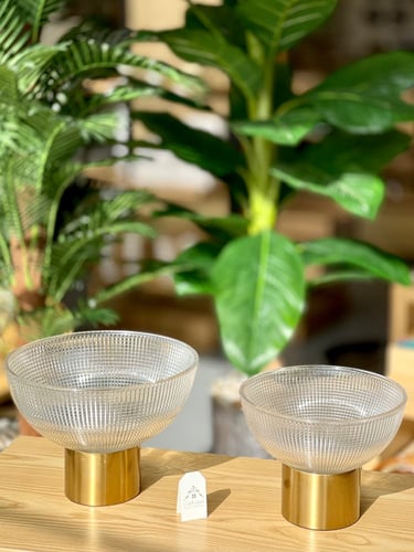 حامل ضيافة زجاجي بقاعدة ذهبية