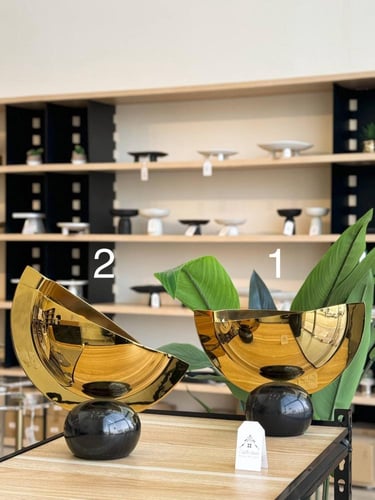 استاند ديكور أو ضيافة ستيل ذهبي مع قاعدة رخامية