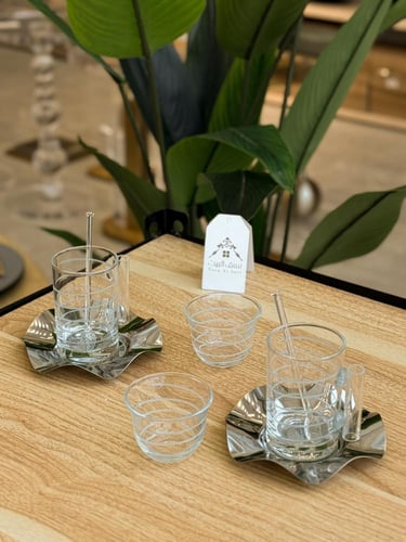 طقم شاهي وقهوة 24 قطعة بتصميم راقي وبلون فضي