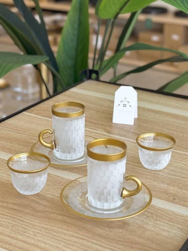 طقم شاهي وقهوة 18 قطعة وبتفاصيل ثلجية وذهبية