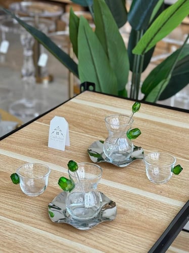 طقم قهوة وشاهي 24 قطعة باللون الأخضر