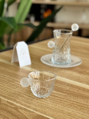 طقم شاي وقهوة ( 24 ) قطعة باللّون الثلجي