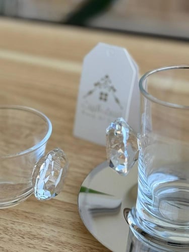 طقم 18 قطعة مع مسكة ألماسية شفافة