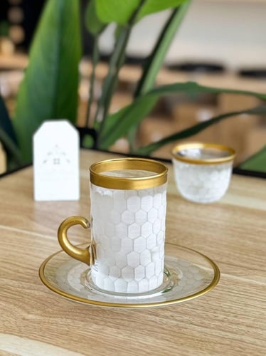 طقم شاهي وقهوة 18 قطعة وبتفاصيل ثلجية وذهبية