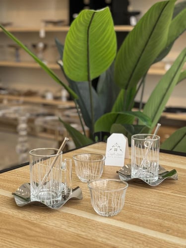 طقم شاهي وقهوة 24 قطعة باللون الفضي الأنيق