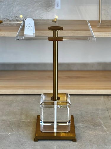 طاولة خدمة أو جانبية من الاكريليك والمعدن