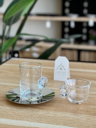 طقم 18 قطعة مع مسكة ألماسية شفافة