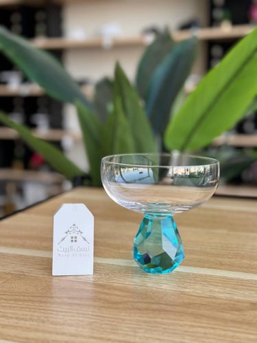 أواني تقديم زجاجية بألوان أنيقة