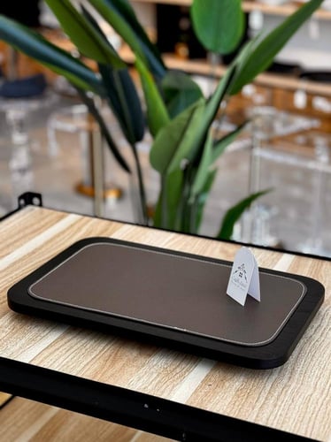 صينية تقديم من الجلد والخشب