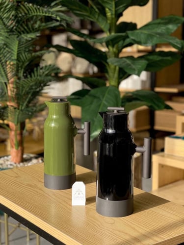 ترامس أنيقة بألوان نابضة بالحياة