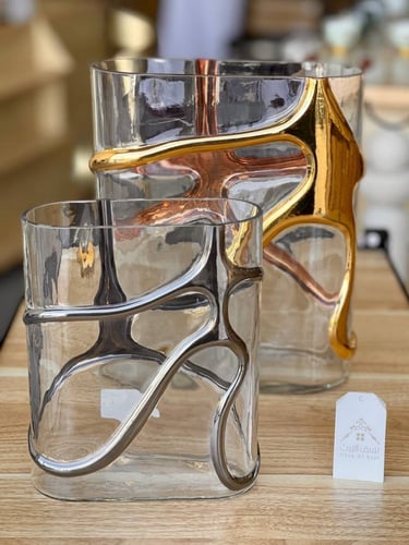 فازة زجاج شفاف مع فضي