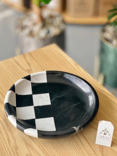 صحن رخامي دائري أبيض وأسود