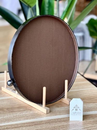 صينية جلد دائرية من الجلد والمعدن