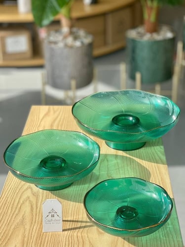 حامل ضيافة زجاجي بلون أخضر