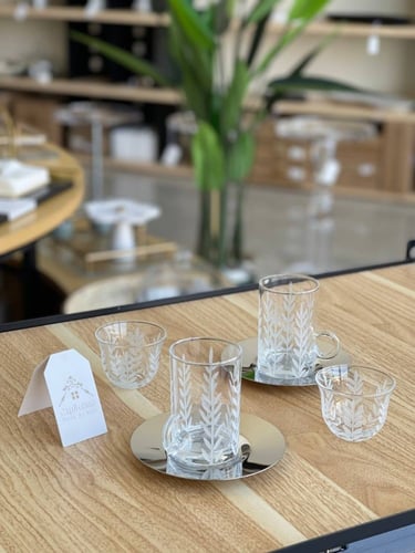 طقم شاهي وقهوة 18 قطعة بنقشة مميزة