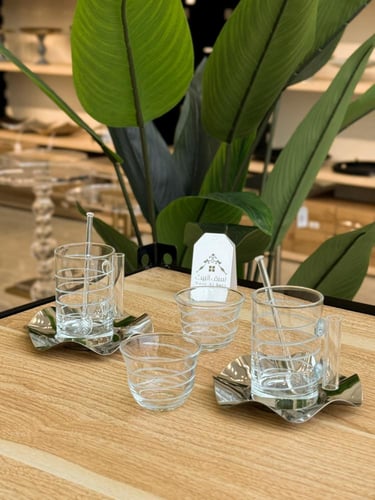 طقم شاهي وقهوة 24 قطعة بتصميم راقي وبلون فضي