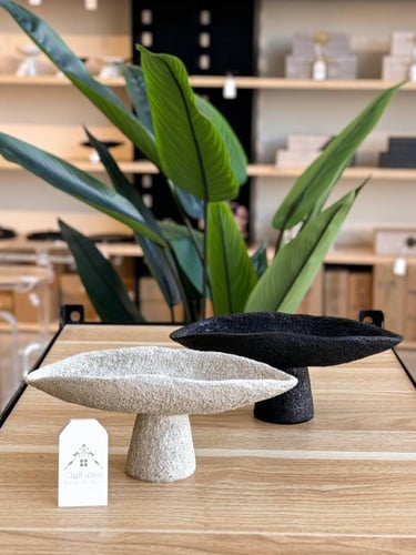 حامل واستاند ضيافة أسود بتصميم حجري