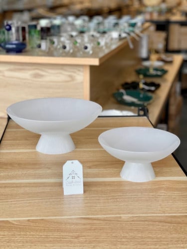 حامل ضيافة زجاجي بلون ثلجي