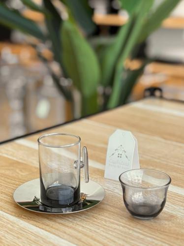 طقم قهوة وشاهي 18 قطعة وبلون راقي