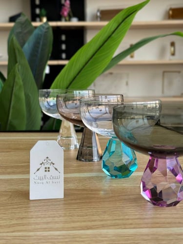 أواني تقديم زجاجية بألوان أنيقة