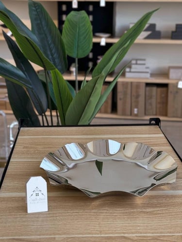 آنية فضية راقية وبتصميم أنيق