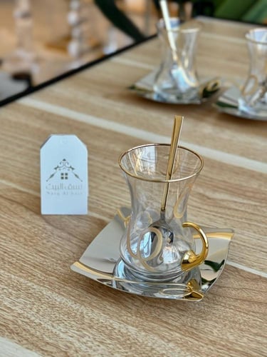 طقم شاهي 18 قطعة وبلون ذهبي وفضي