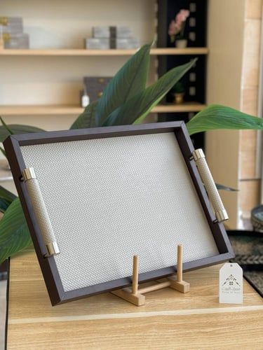 صينية راقية من الجلد والخشب